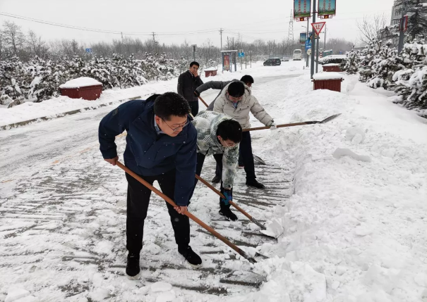 乐鱼在线平台-乐鱼在线官网
组织全体员工扫雪除冰(图2) 乐鱼在线平台-乐鱼在线官网
组织全体员工扫雪除冰(图2)