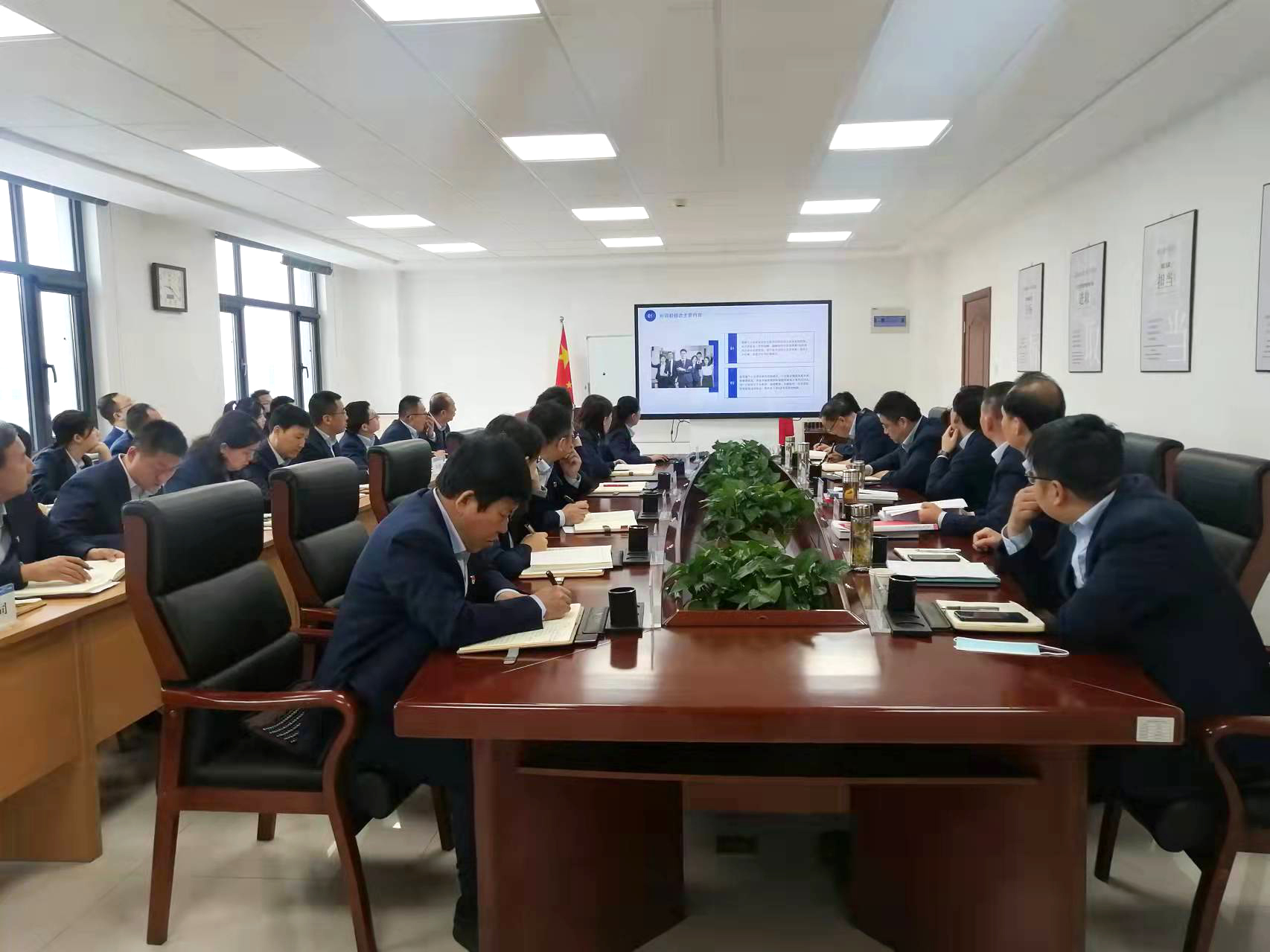 乐鱼在线平台-乐鱼在线官网
召开党委理论学习中心组集体学习会议(图2) 乐鱼在线平台-乐鱼在线官网
召开党委理论学习中心组集体学习会议(图2)