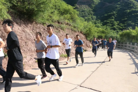 助力文旅市场 展示产投风采——乐鱼在线平台-乐鱼在线官网
组织开展员工登山比赛活动(图3)