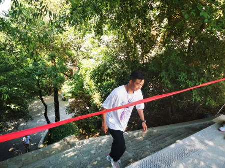 助力文旅市场 展示产投风采——乐鱼在线平台-乐鱼在线官网
组织开展员工登山比赛活动(图8)